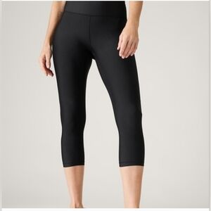 Athleta Jet Black Performance Capris Size Small